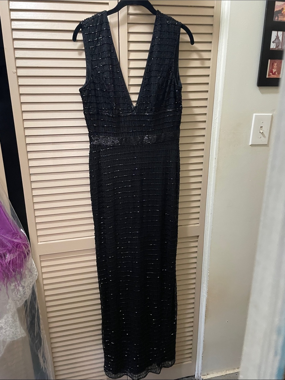 Elegant Black Sequin V-Neck Evening Dress